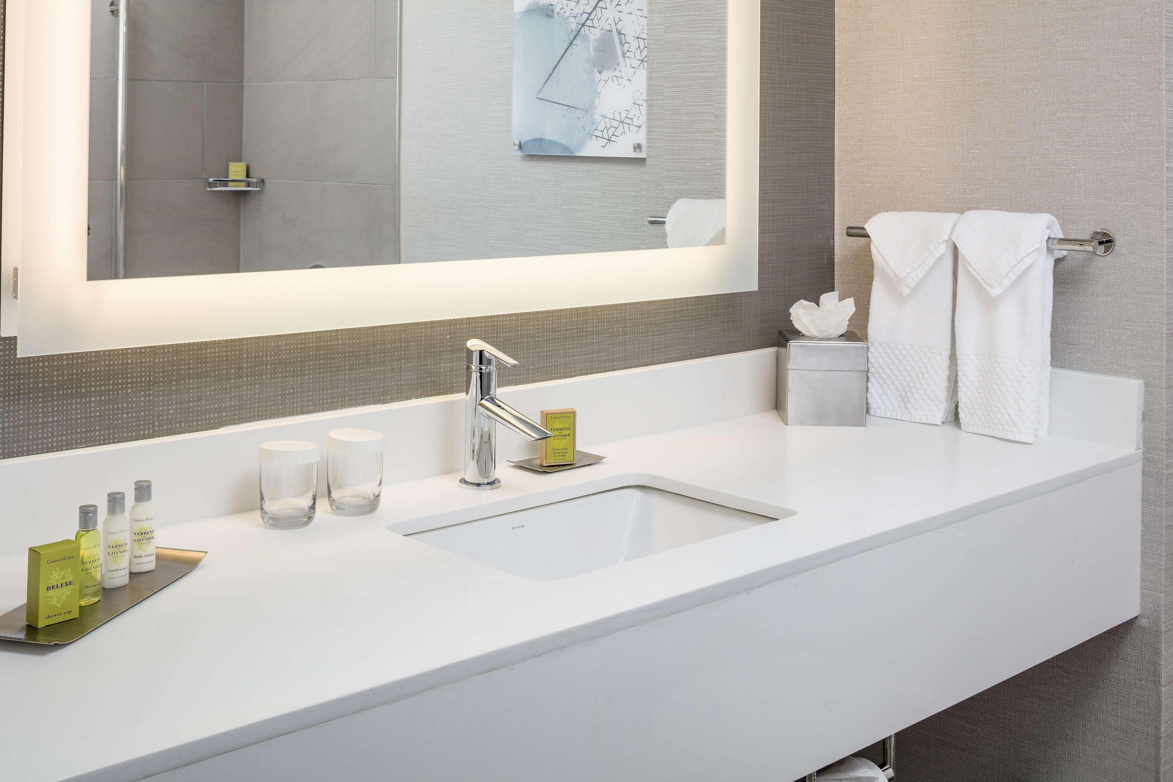 Doubletree By Hilton Boston Logan Airport Chelsea Hotell Rom bilde