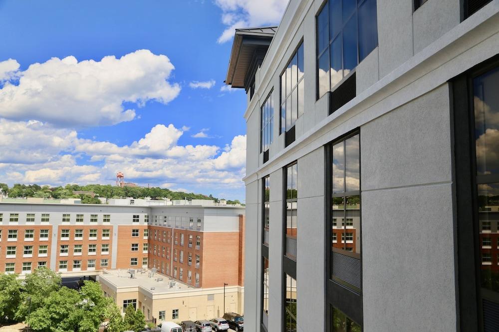 Doubletree By Hilton Boston Logan Airport Chelsea Hotell Eksteriør bilde