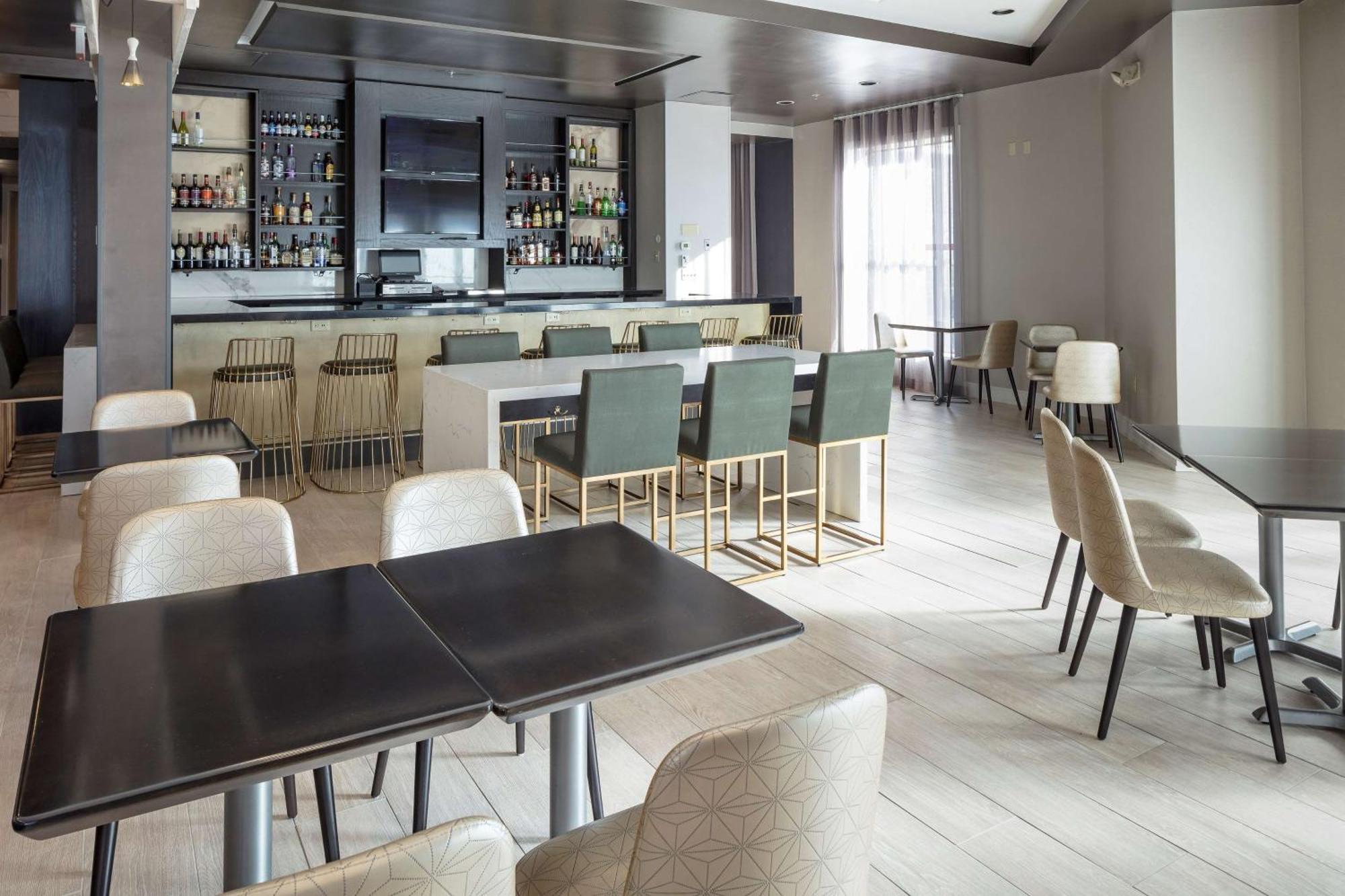 Doubletree By Hilton Boston Logan Airport Chelsea Hotell Eksteriør bilde