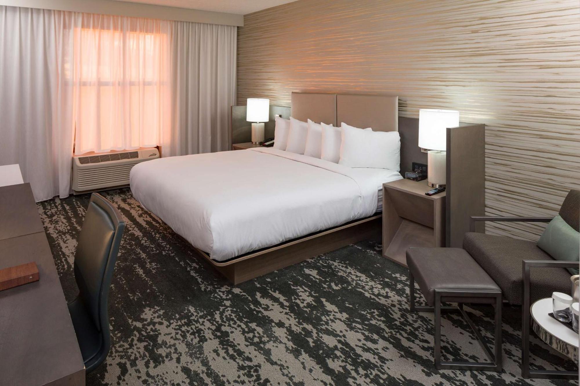 Doubletree By Hilton Boston Logan Airport Chelsea Hotell Eksteriør bilde